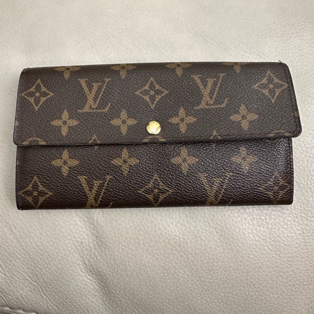 Louis Vuitton Sarah wallet.